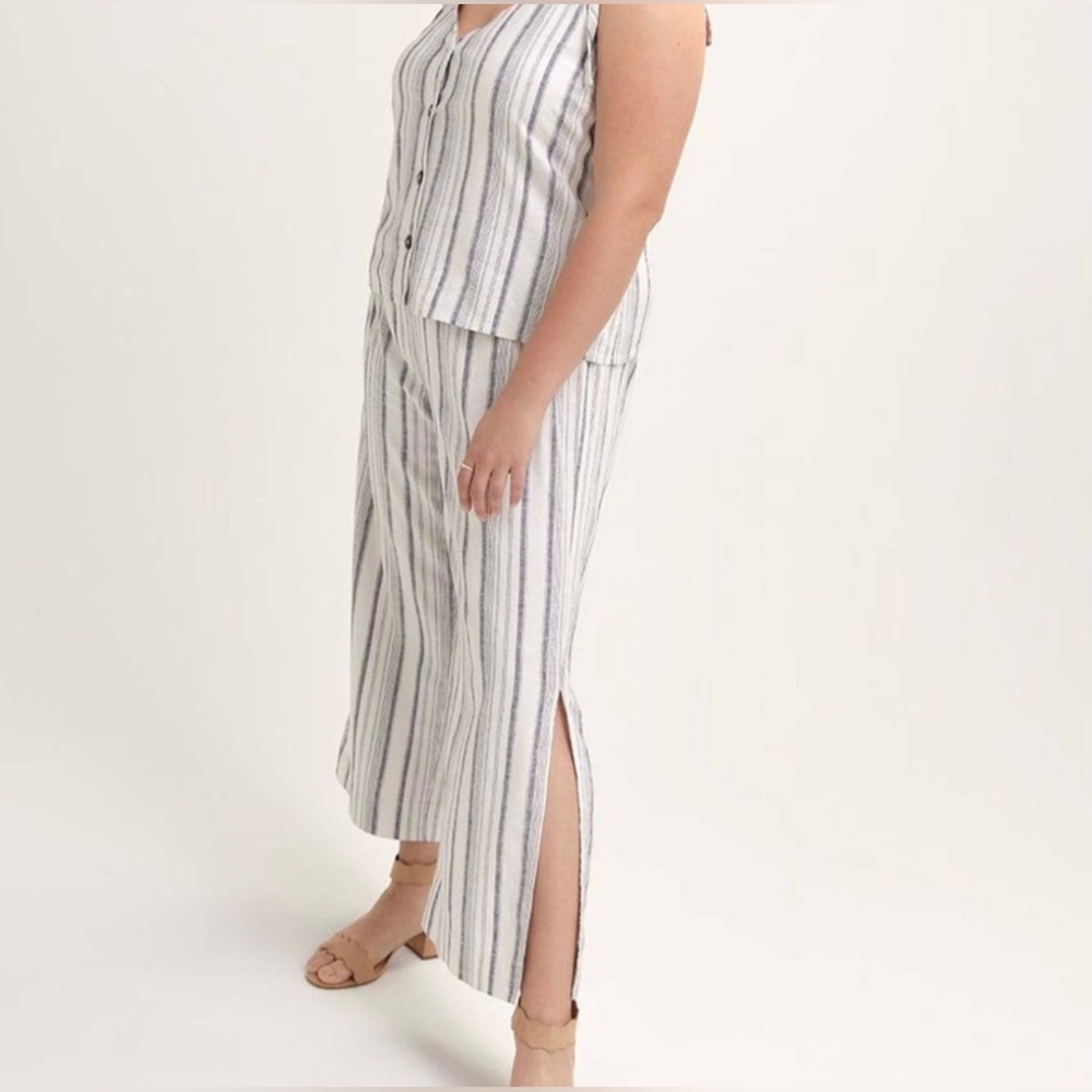**Michel Studio Collection Linen Blend White & Blue Pants with Bottom Side Slits